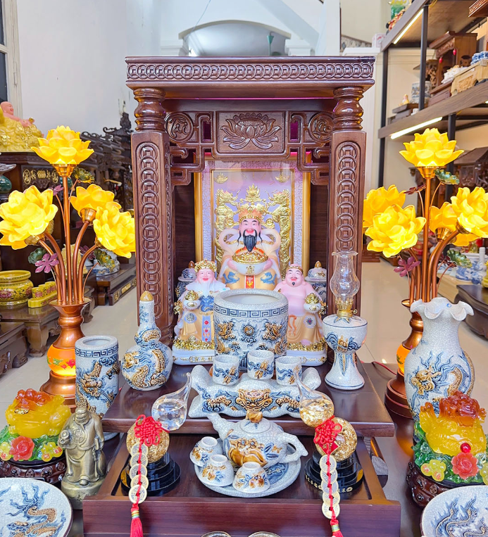 Bộ Bàn Thờ Thần Tài Mái Bằng Đồ Thờ Trắng Sen Nổi.png